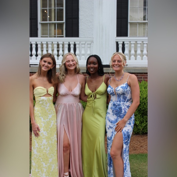 Studio Minc, Size Small-Medium, Prom/Formal Dress - Picture 4 of 4